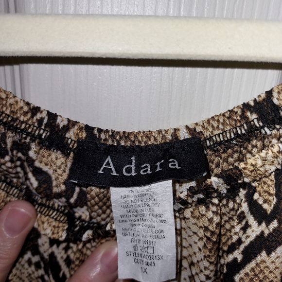 Adara womens Snake print cold shoulder top - Picture 4 of 4